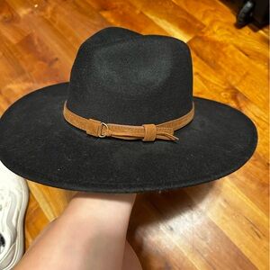 Women’s wide brimmed hat